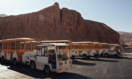 عالمي الغارديان: المدن السياحية المصرية تحولت "مدن أشباح"،ونسب الاشغال وصلت Egyptian-Tourist-Des