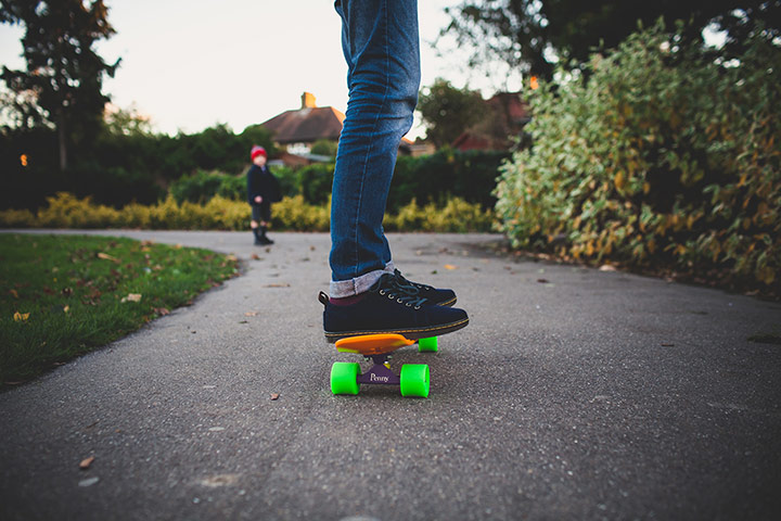 Your Pictures - Trend: cropped picture of boy's leg on a skateboard