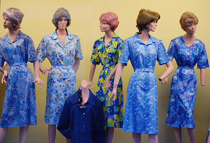 Your Pictures - Trend: blue dresses on mannequins against yellow background