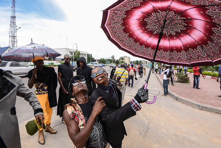 FTA: La Sape: Sapeurs pose