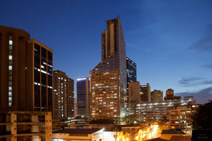 Torre David Caracas: The 45-storey office block was designed by the  Venezuelan architect Enriqu