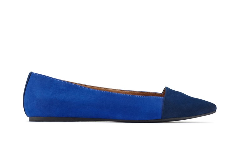 Pointed Flats: Bright blue flat shoe