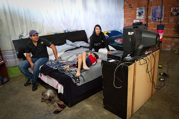 Torre David Caracas: Jorge Luis Cadena with his wife and one of his three children