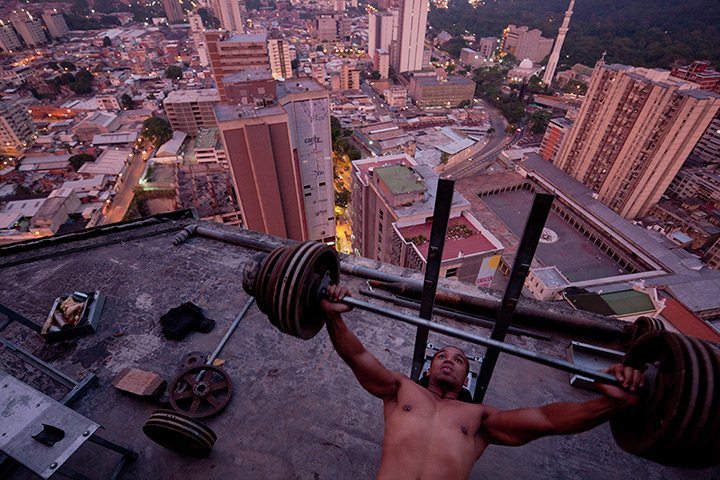 Torre David Caracas: An improvised gym on top of the tower