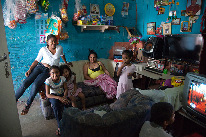 Torre David Caracas: A family inside their apartment