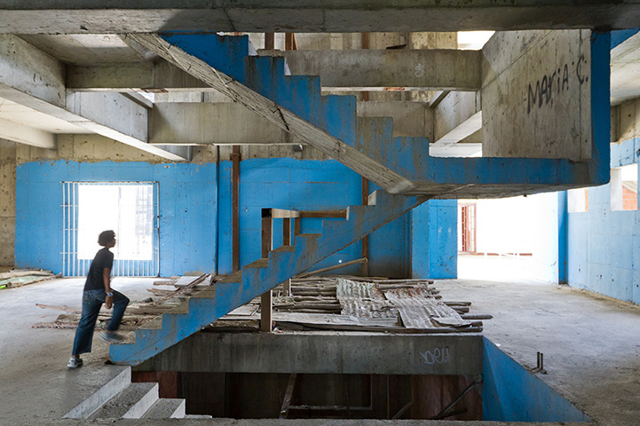 Torre David Caracas: Steps inside the abandoned building