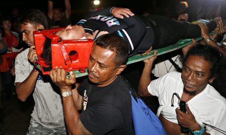 Indonesian rescuers evacuate Japanese divers