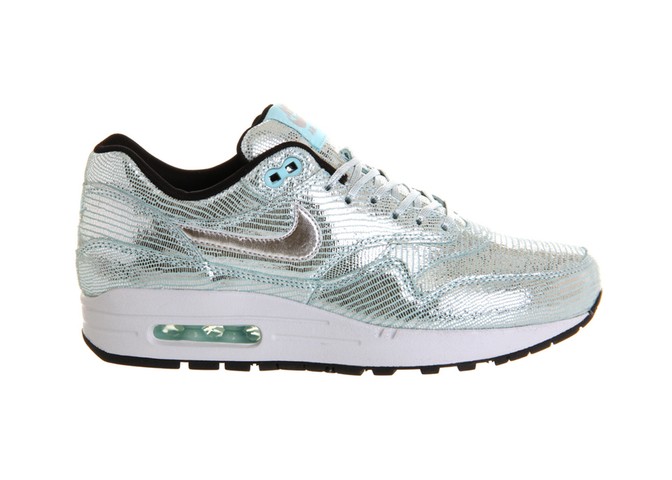 Metallics: Metallics - shiny light green trainers by Nike