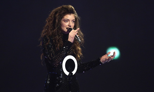 Lorde accepts the Best International Female award.
