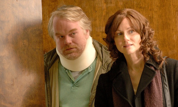 Hoffman and Laura Linney in the film The Savages (2007)