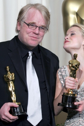 Hoffman and Reese Witherspoon with their Oscars