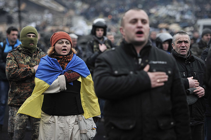 Kiev protests: Protesters sing the Ukrainian national anthem