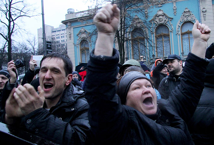 Ukraine UD: People react in Independence square
