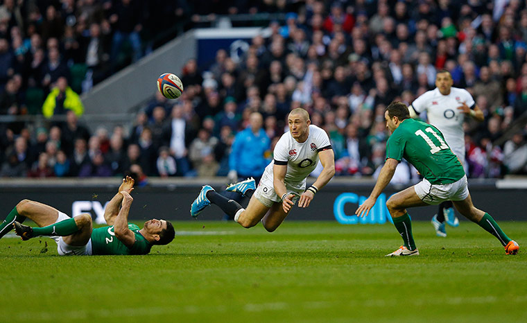 England v Ireland: Mike Brown pass