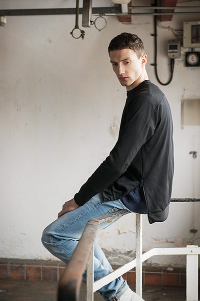 Menswear: Zipped sweatshirt