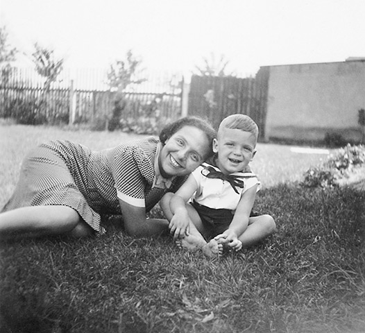 Alice Herz-Sommer: Alice Herz- Sommer with her son Raphael Sommer before their internment in T