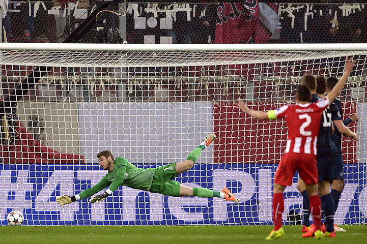 united champions league: David De Gea can't save Dominguez's flick