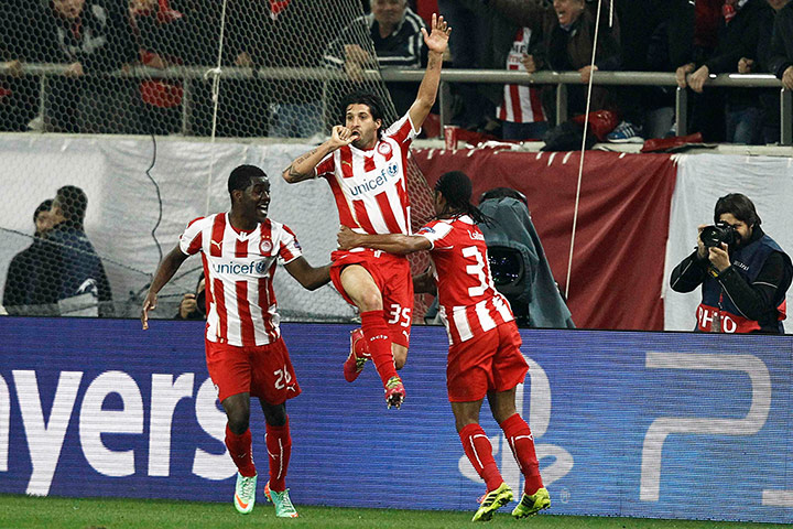 united champions league: Olympiakos' midfielder Dominguez celebrates 