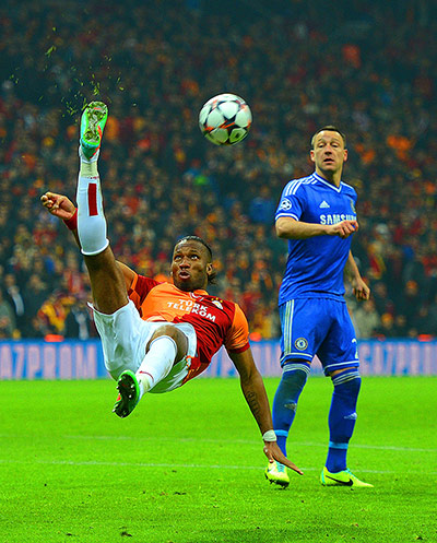 galatasary v chelsea: Didier Drogba overhead kick
