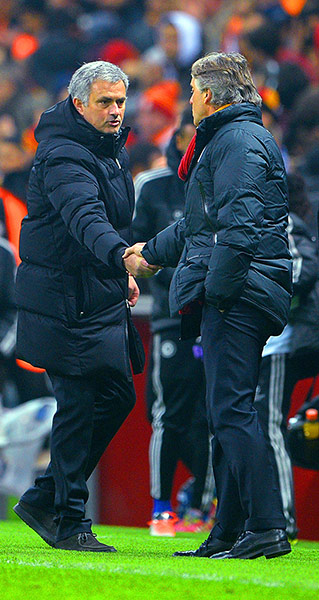 galatasary v chelsea: Jose Mourinho and Roberto Mancini