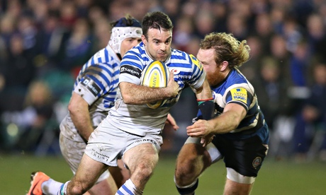 Neil de Kock of Saracens breaks past Bath's Ross Batty during the Aviva Premiership match