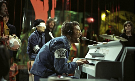 John Lennon and Yoko Ono on Top of the Pops in 1970