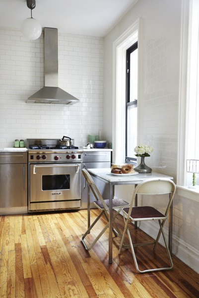 Moffatt: Stainless steel kitchen in modern interior