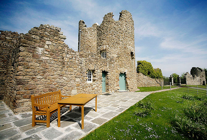 COOL COTTAGES:GOWER: The Towers, Penrice Estate ext