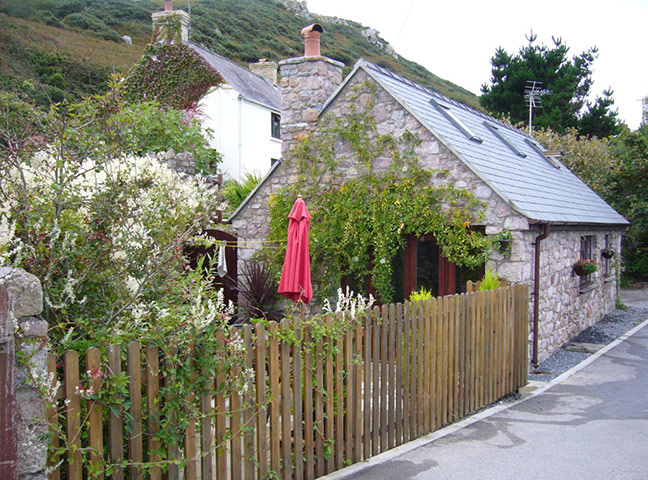 COOL COTTAGES:GOWER: Little Hill End Barn, Llangennith