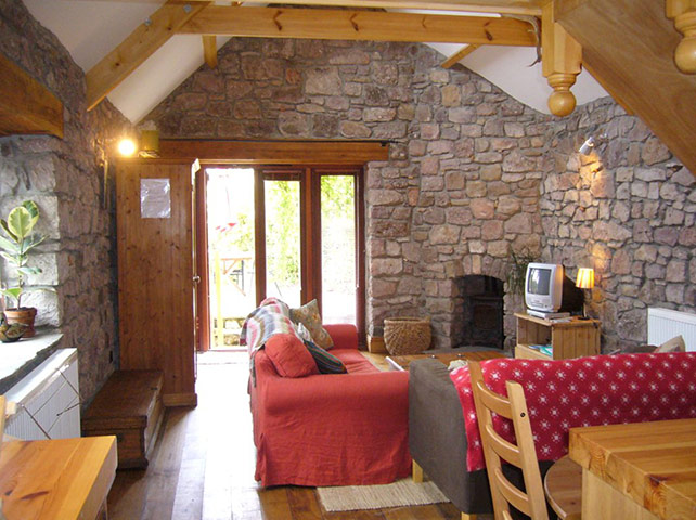 COOL COTTAGES:GOWER: Little Hill End Barn, Llangennith