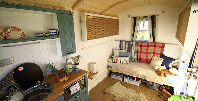 COOL COTTAGES:GOWER: Scamperhuts, Three Cliffs Bay