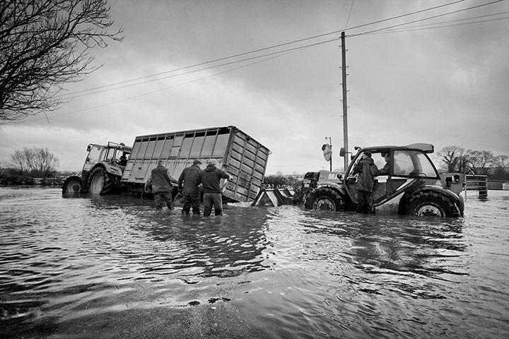 Somerset floods: convoy of trailers