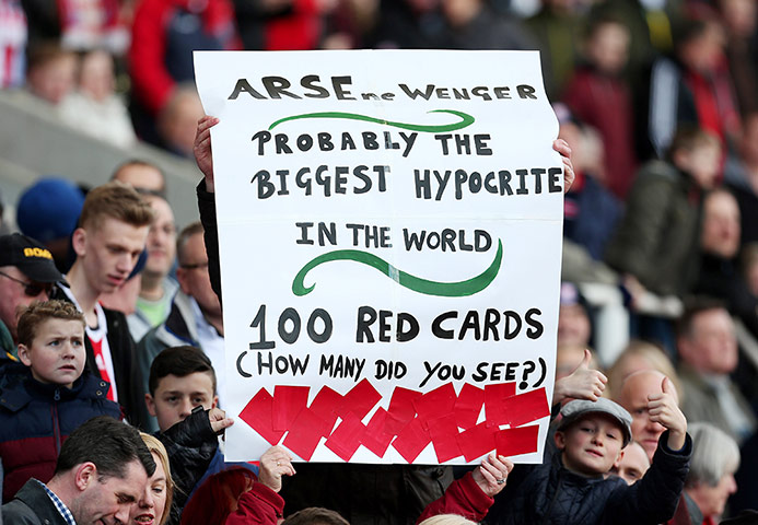 Roundup: Anti Wenger banner