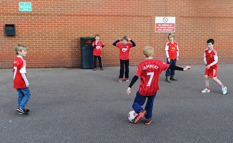 saturday roundup: Young fans play football