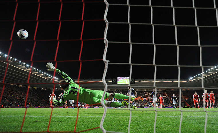 saturday roundup: Steven Gerrard scores