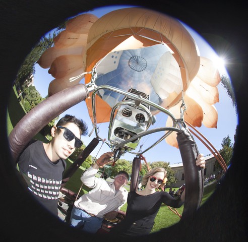 2014 Adelaide Biennial: Chuck Whittington and Julia Townsend, both from Adelaide in Skywhale