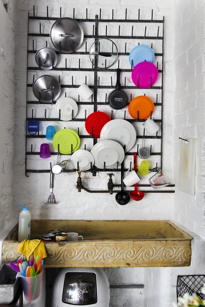 Hebden Bridge: Sink with coloured plates