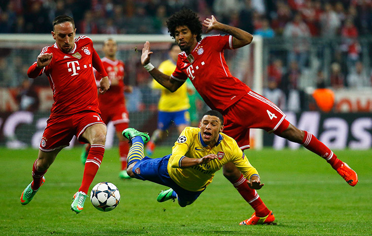 sport.: Ribery and Dante challenge Oxlade-Chamberlain