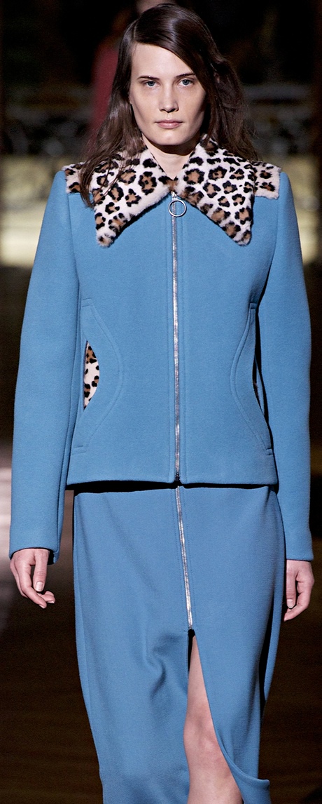 Measure: wide-boy collar