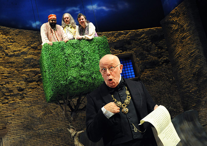 Tweflth Night: Richard Wilson (Malvolio) in a RSC production at the  Courtyard Theatre in 