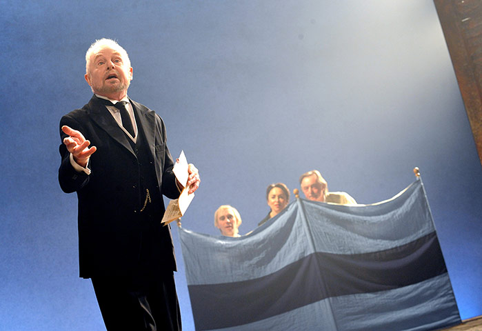 Tweflth Night: Derek Jacobi (Malvolio), Guy Henry (Sir Andrew Aguecheek), Samantha Spiro (