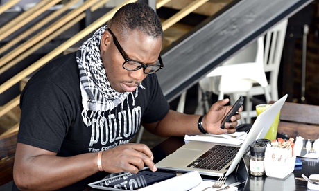 A man uses a tablet 