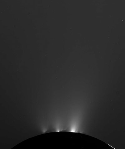 Solar system moons: Erupting plumes on Enceladus 