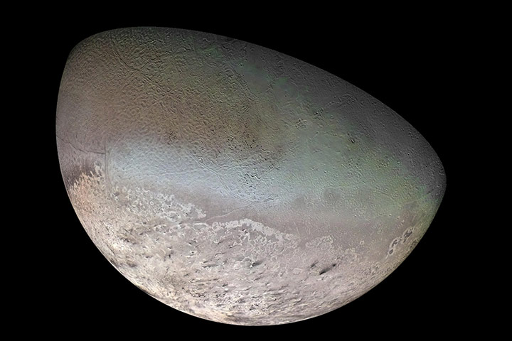 Solar system moons: Global colour mosaic of Triton