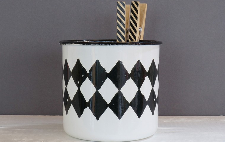 Space gallery: Enamel pot