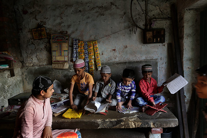 Tannery workers in India: Children of families who cannot afford the government schools attend classe