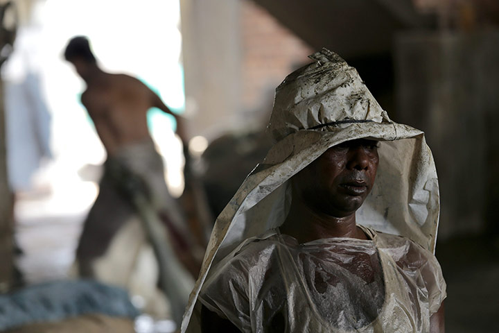 Tannery workers in India: A laborer in a protective covering