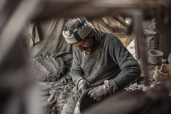 Egypt pottery: A pot is turned 