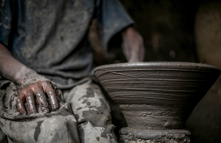 Egypt pottery: Finishing touches put on a 