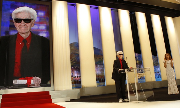 2009: Alain Resnais delivering a speech after winning a special prize award for his 50 year career during the closing Ceremony of the 62nd Cannes Film Festival.